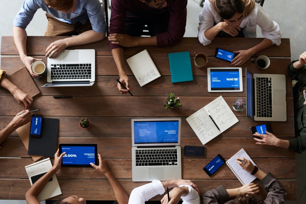 Gestionar a tu equipo en remoto: descubre soluciones fáciles de configurar
